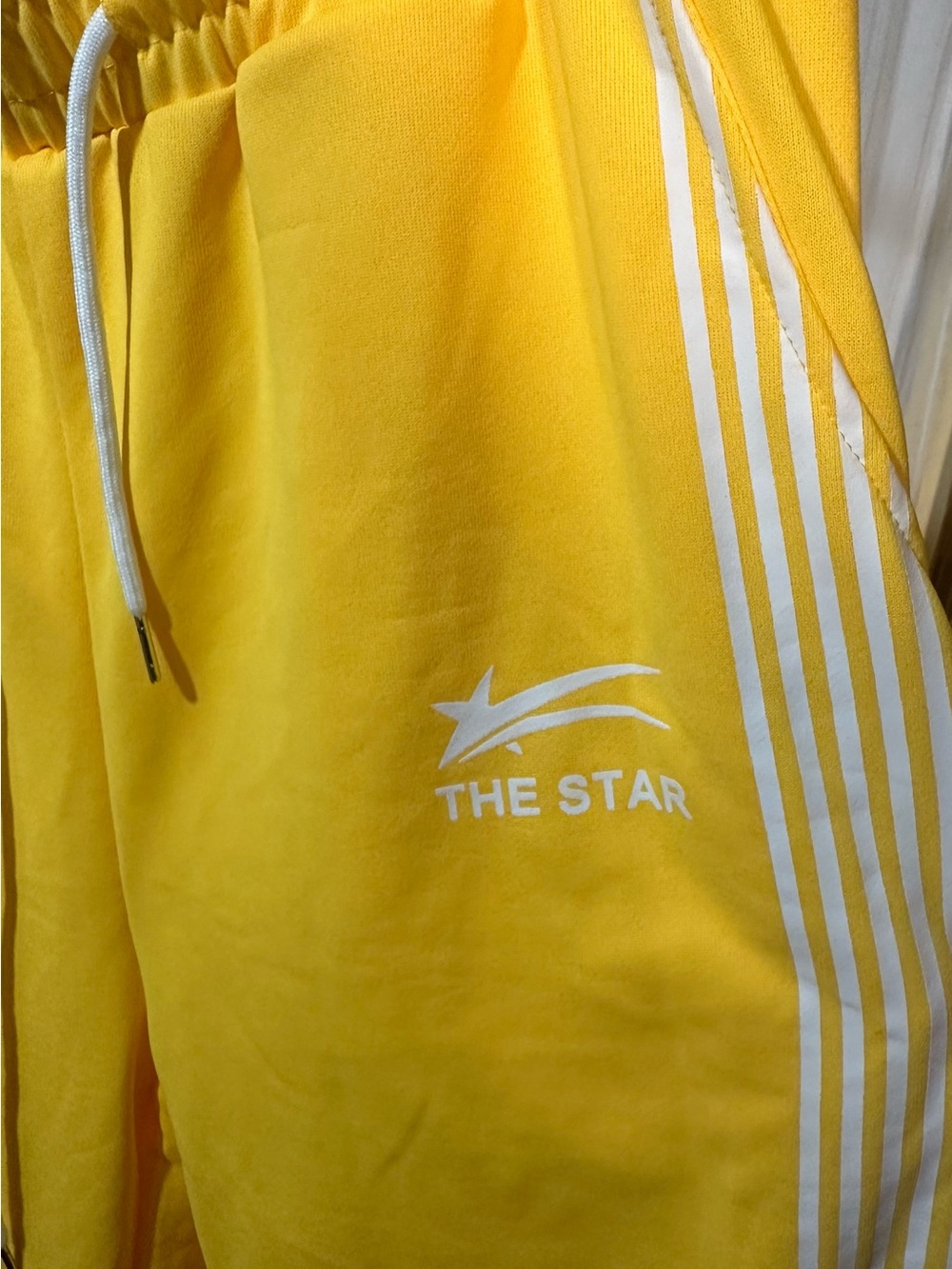 QJQ The Star Yellow 3-Stripe Track Pants Size Large